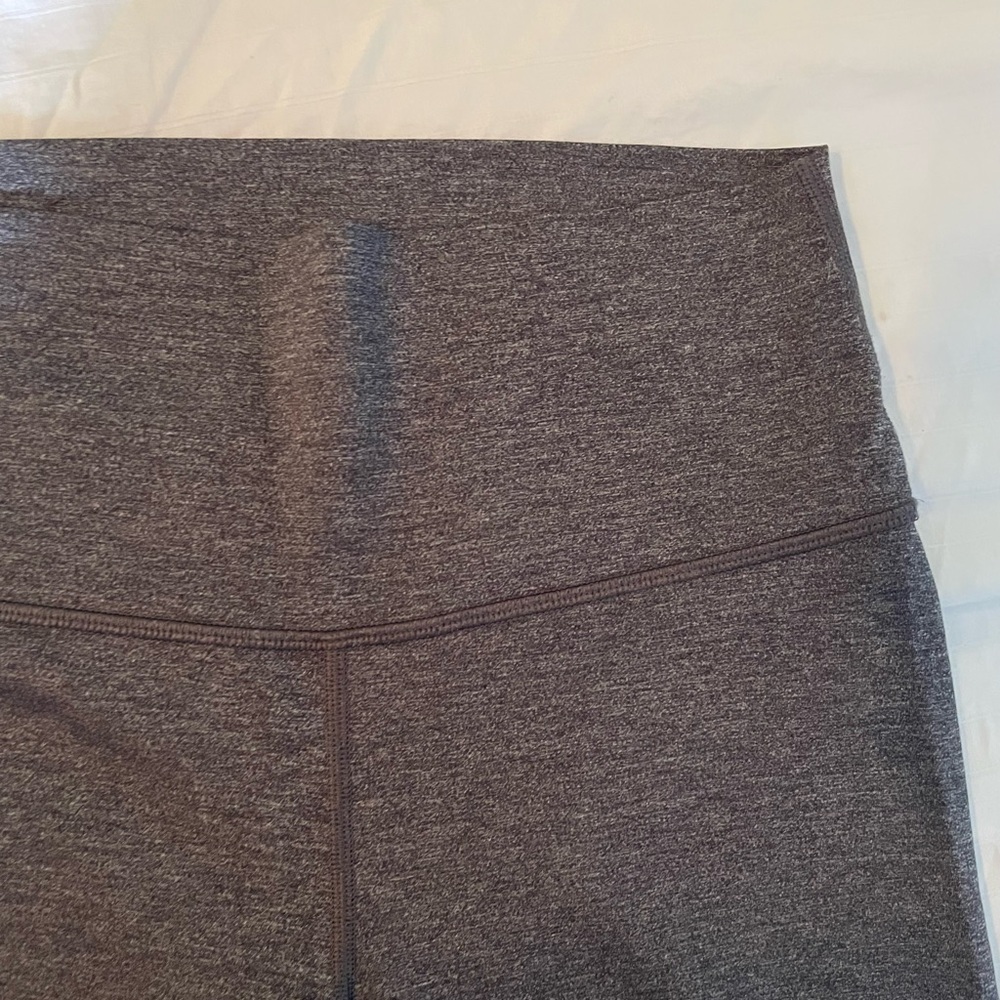 🍋Lululemon 🍋 Gray wicking yoga pants. Sz 8 - Picture 2 of 5